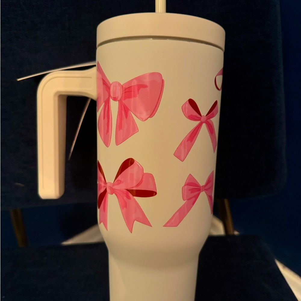 🎀 Hydrapeak bow tumbler.🎀